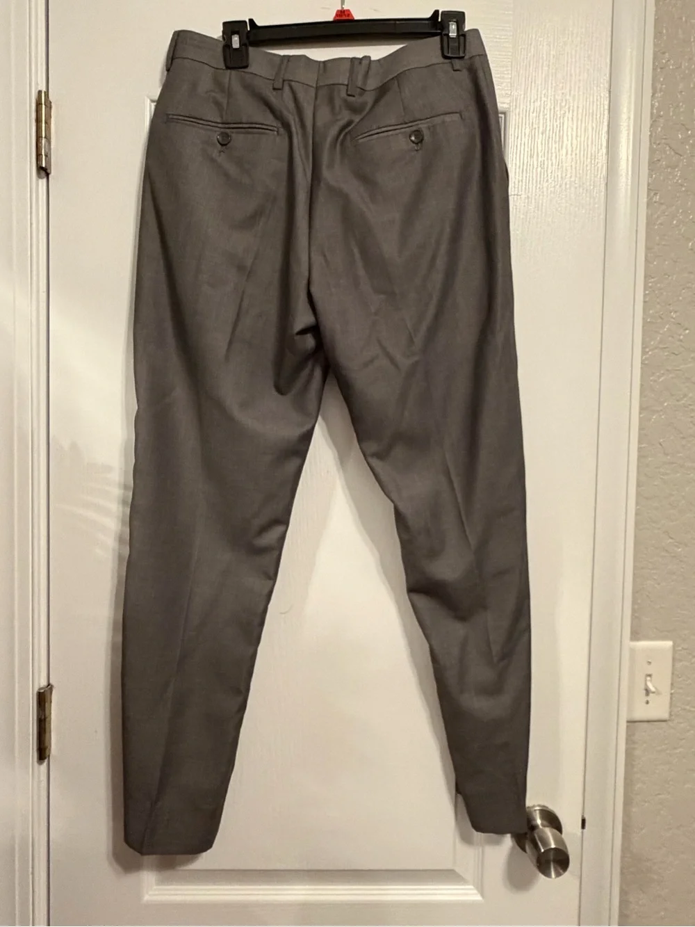 Men's Classic Gray Two-Piece Suit - Professional Tailored Look